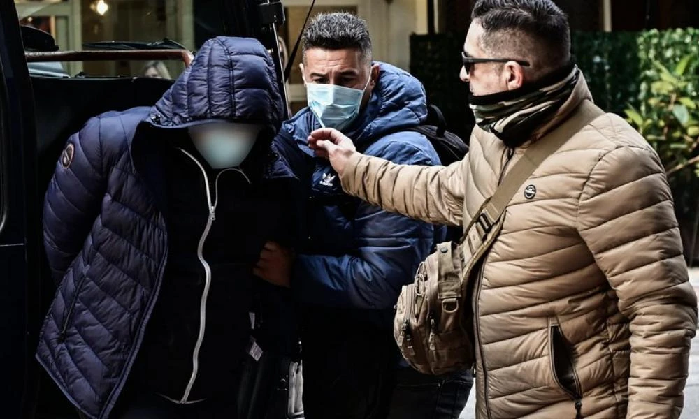 Πειραιάς: Προφυλακίστηκαν 10 άτομα για κύκλωμα ναρκωτικών- Ανάμεσα τους δύο λιμενικοί